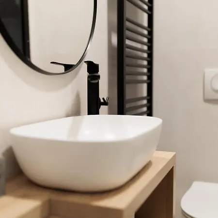 Zarina Suite - Old Town Center