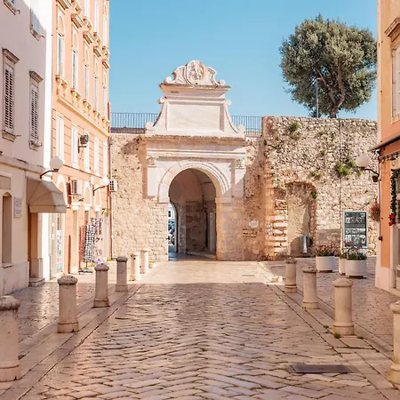 Zarina - Old Town Center *