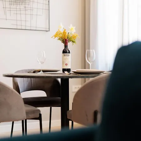 Zarina Suite - Old Town Center